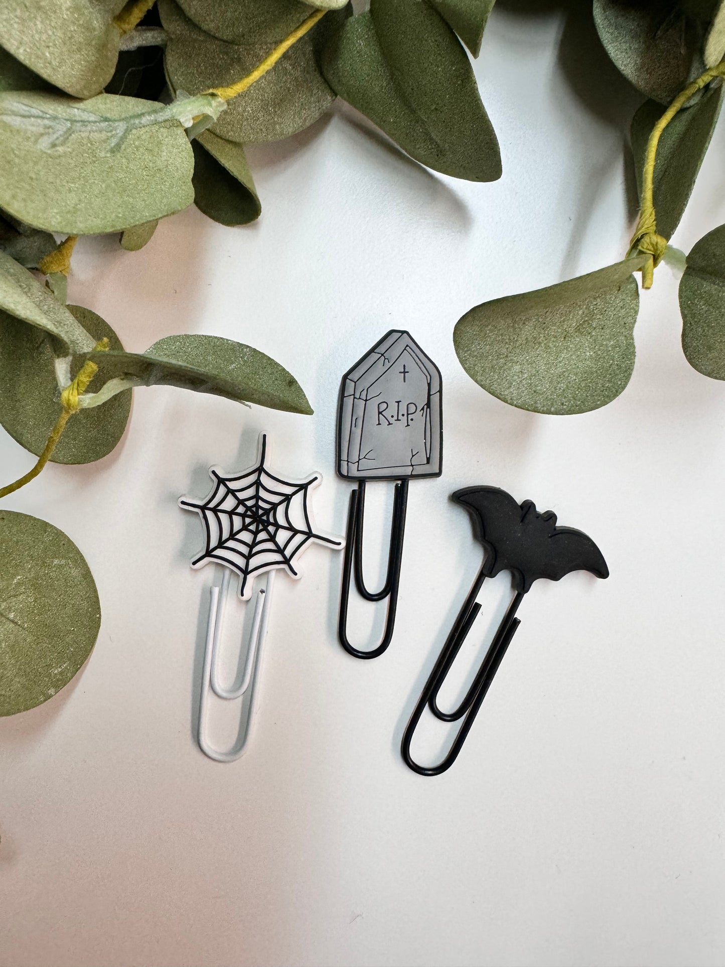 (RTS) SPOOKY PAPER CLIPS
