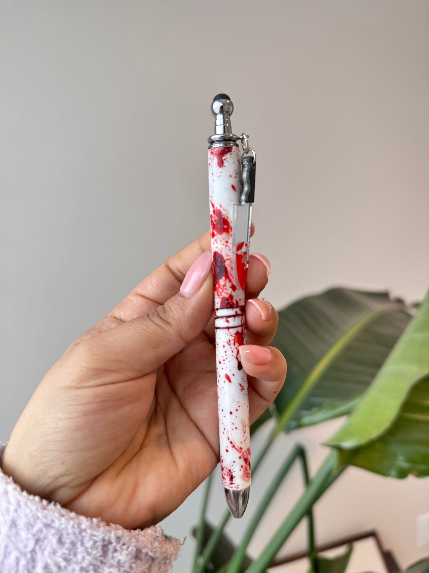 (RTS) BLOODY MURDER PEN W CHARM