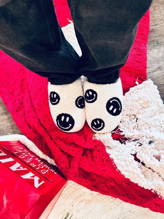 (RTS) BLACK SMILEY FACE SLIPPERS
