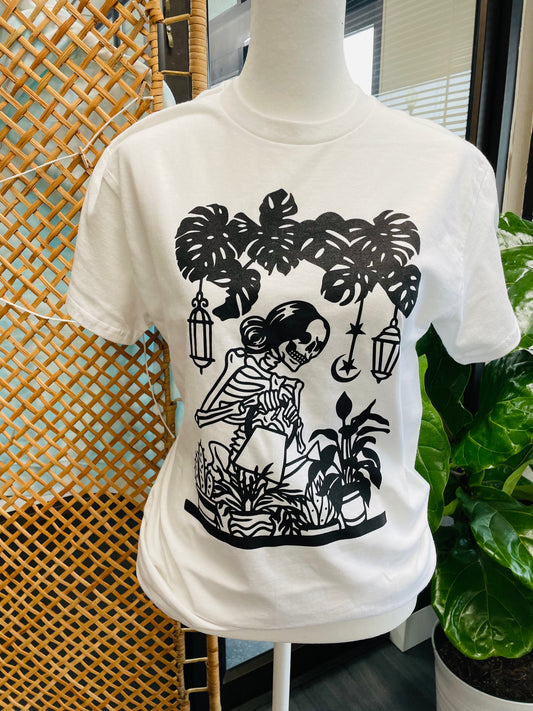(RTS) SKELLY WATERING PLANTS TEE