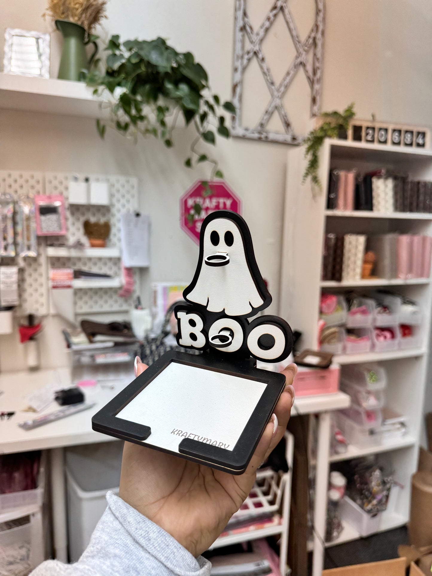 (RTS) BOO PEN STAND
