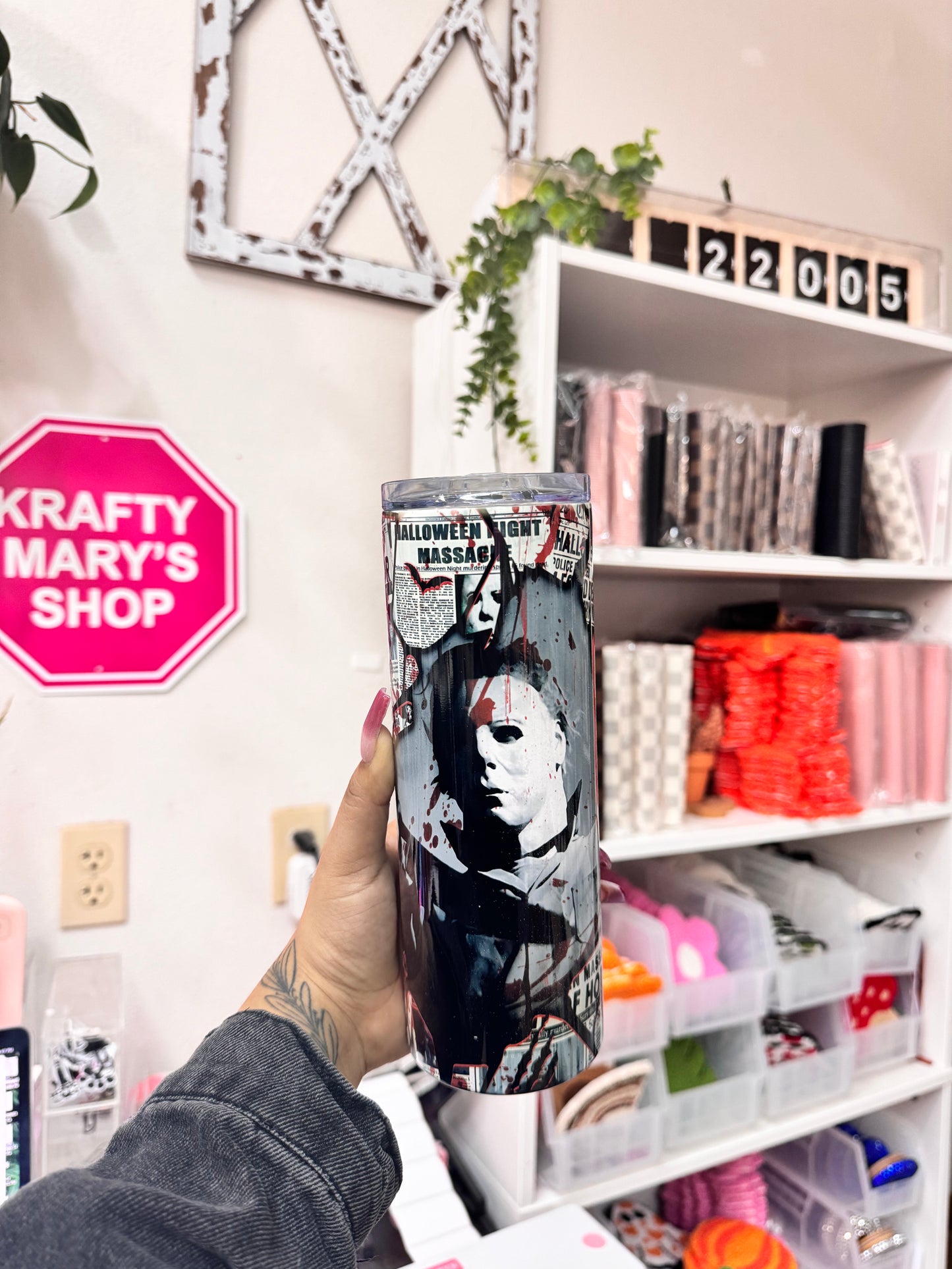 (RTS) HALLOWEEN KILLER TUMBLER