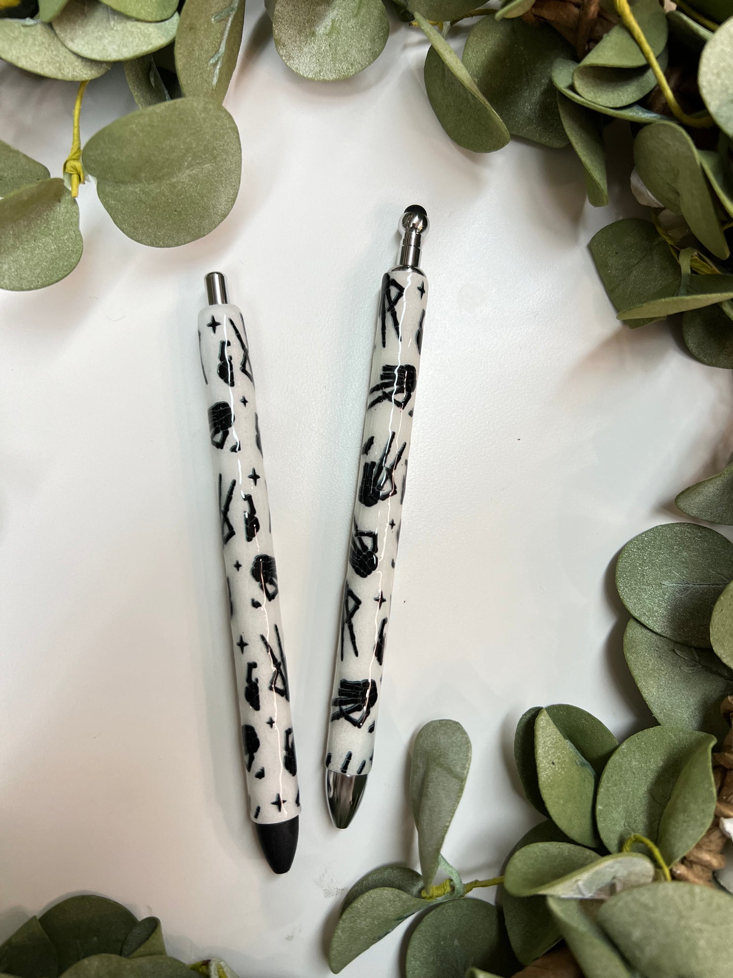 (RTS) SKELLY PEACE SIGN PEN