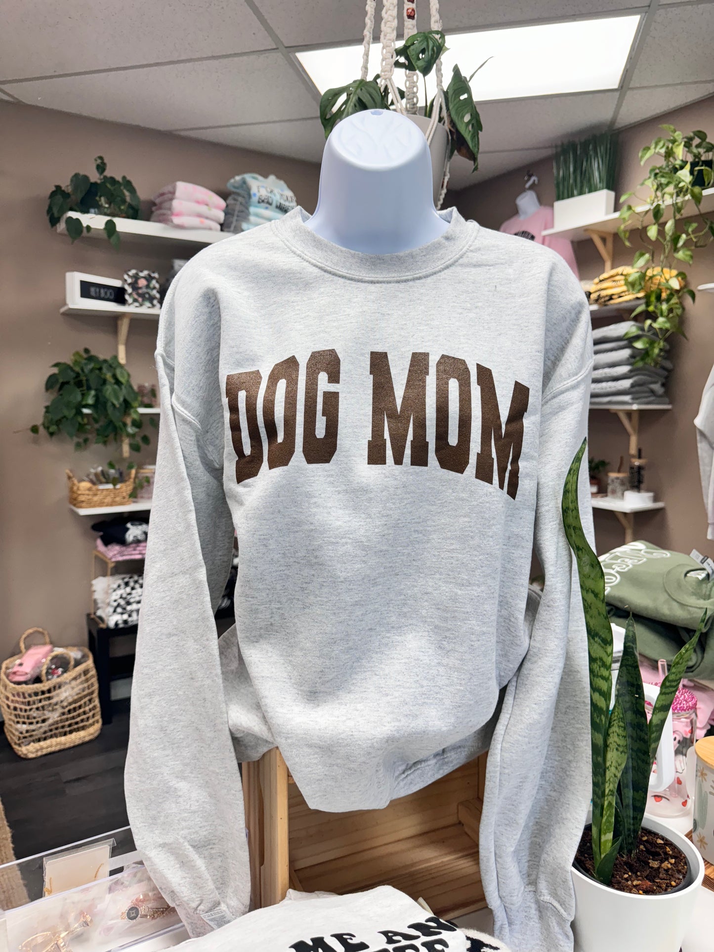 (RTS) DOG MOM CREWNECK