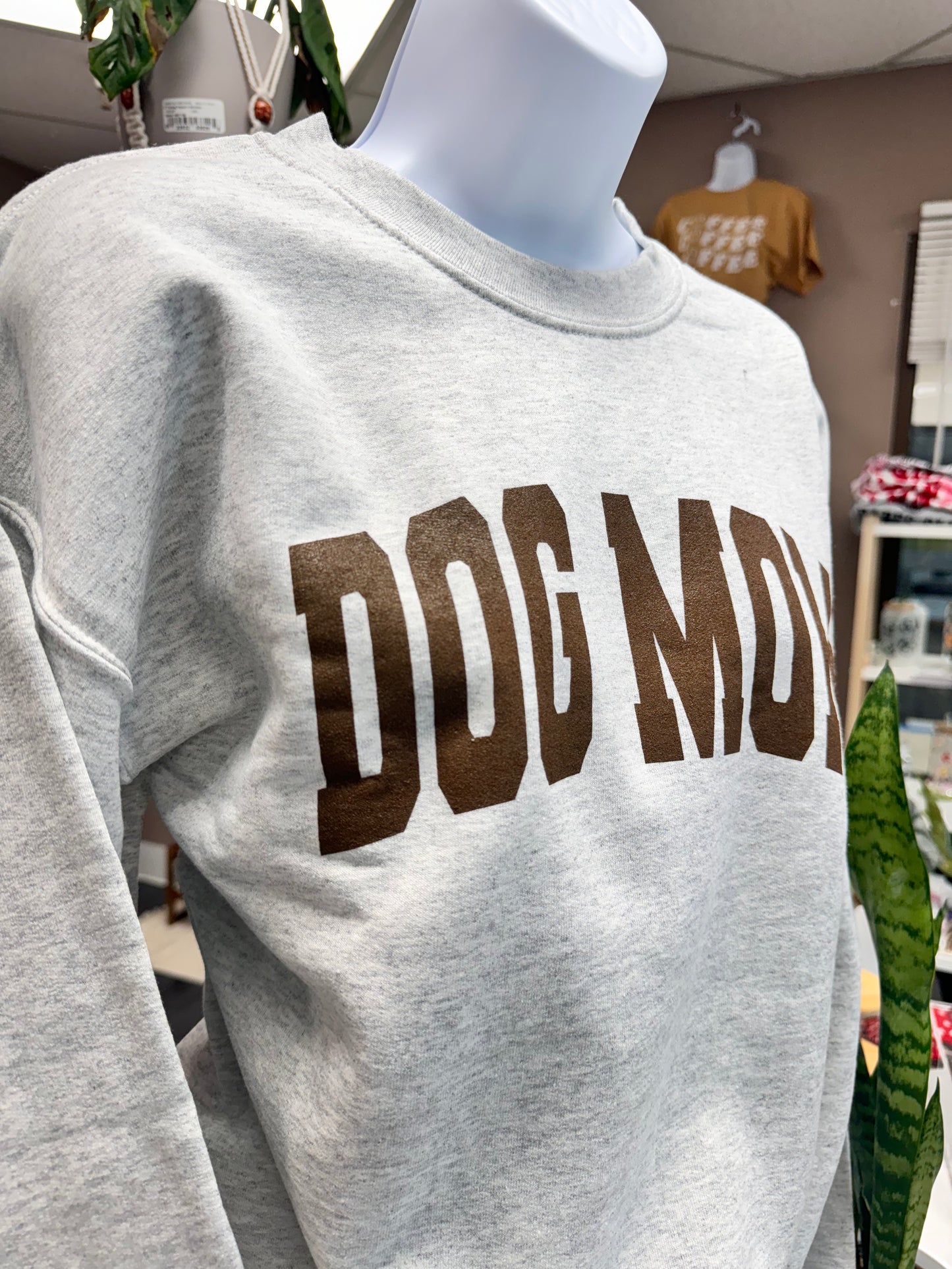 (RTS) DOG MOM CREWNECK
