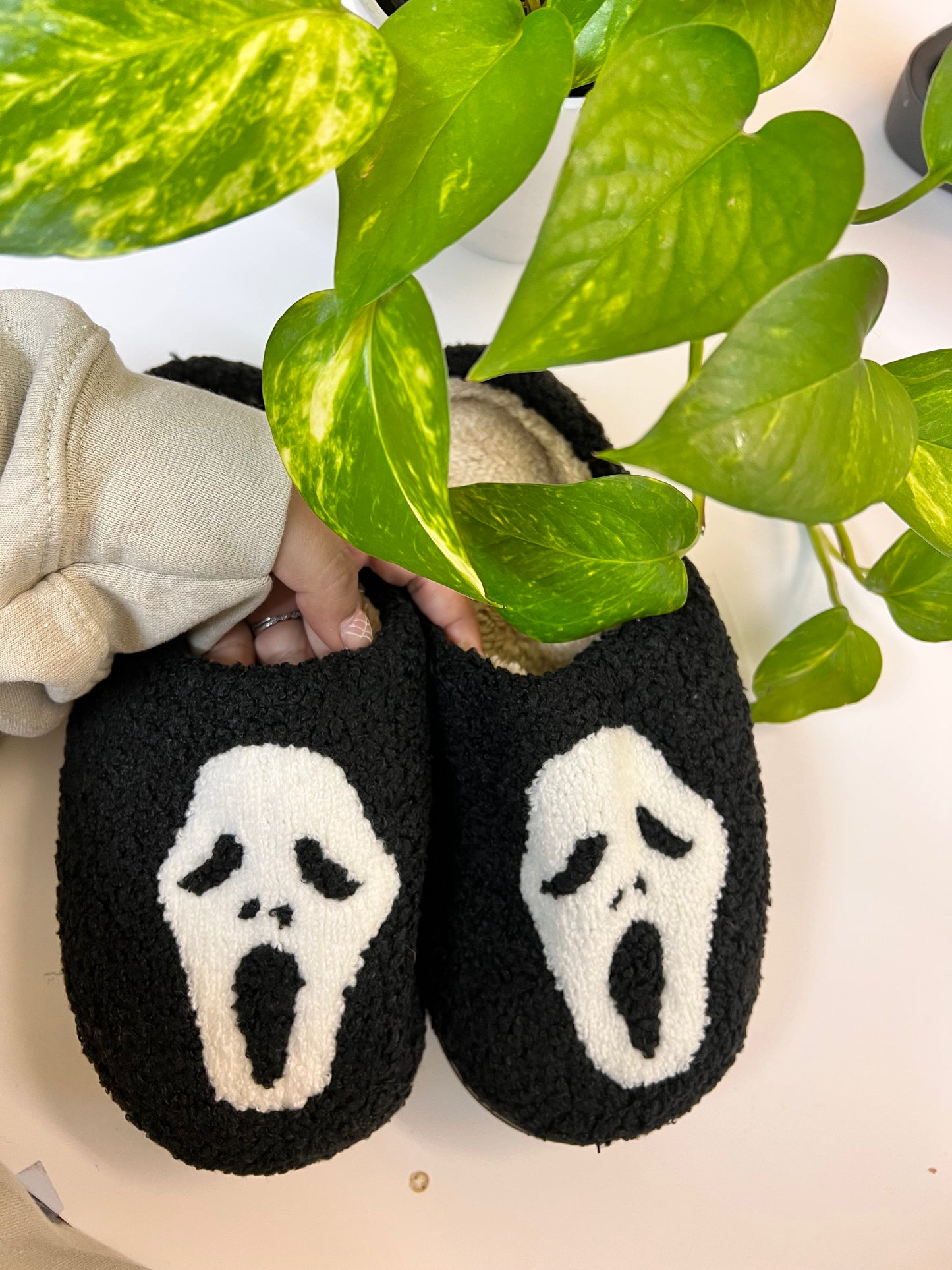 (RTS) GHOST SLIPPERS