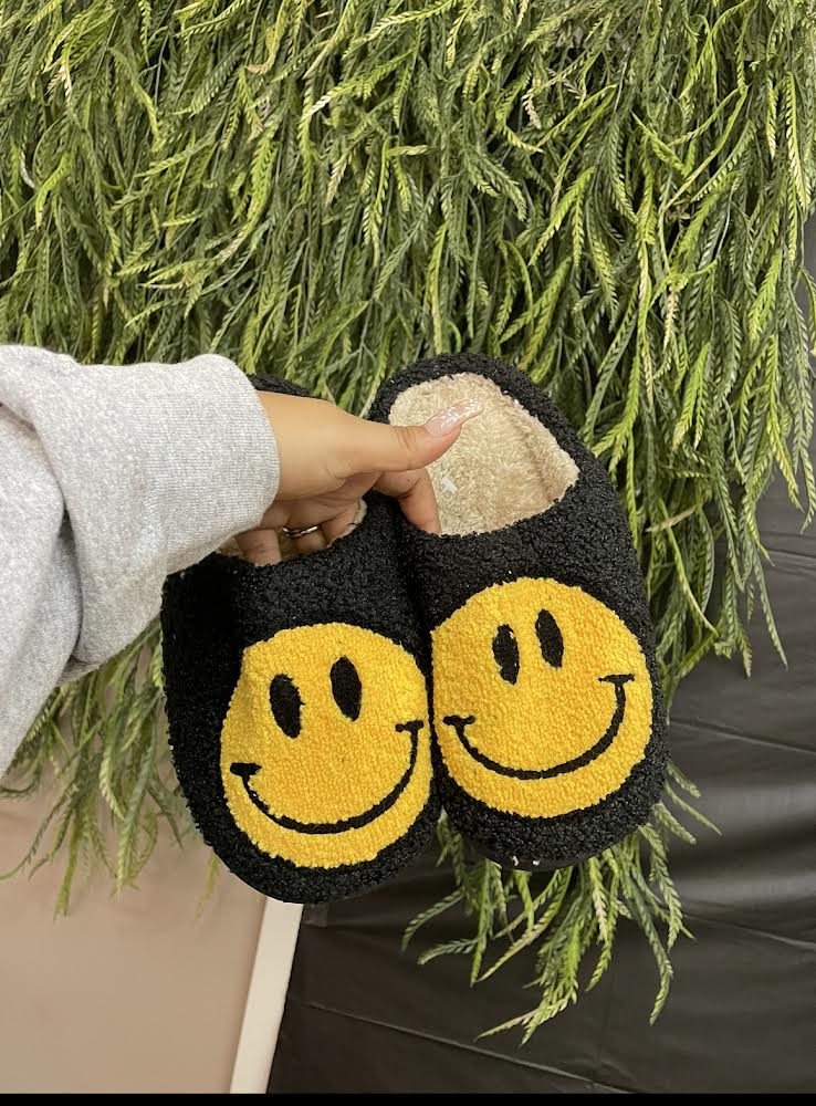 (RTS) YELLOW SMILEY SLIPPERS