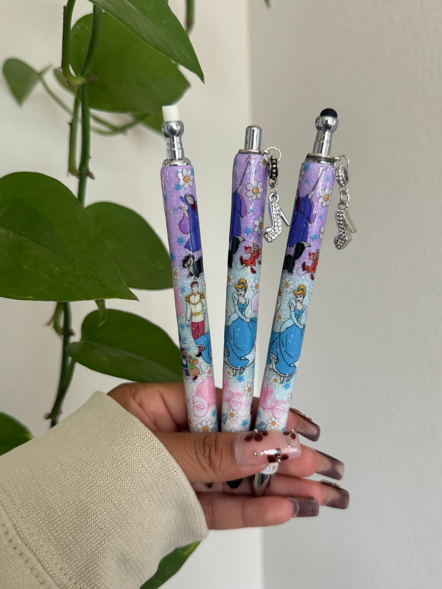 (RTS) CINDERELLA PEN W CHARM
