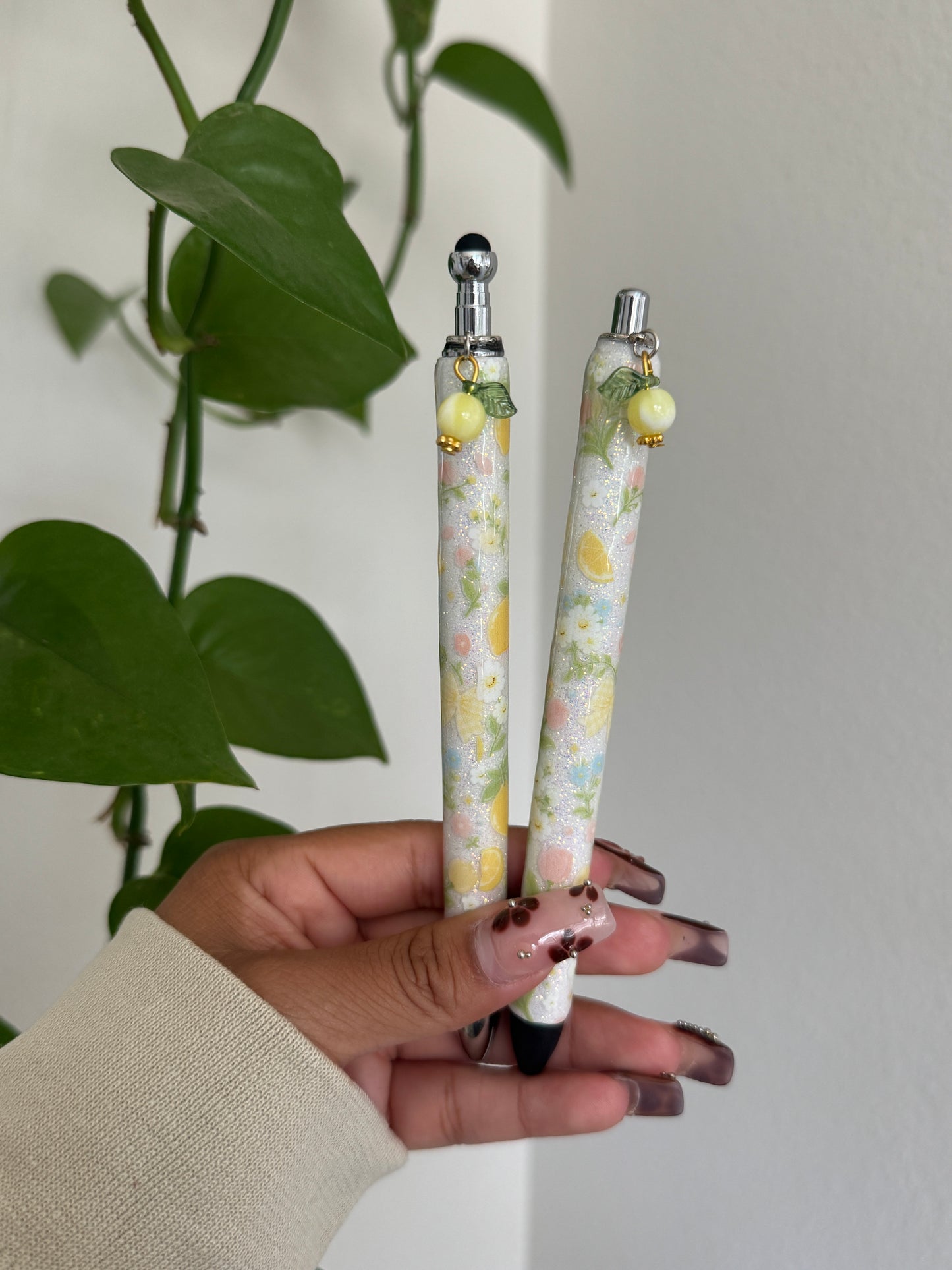 (RTS) LEMON PEN W CHARM