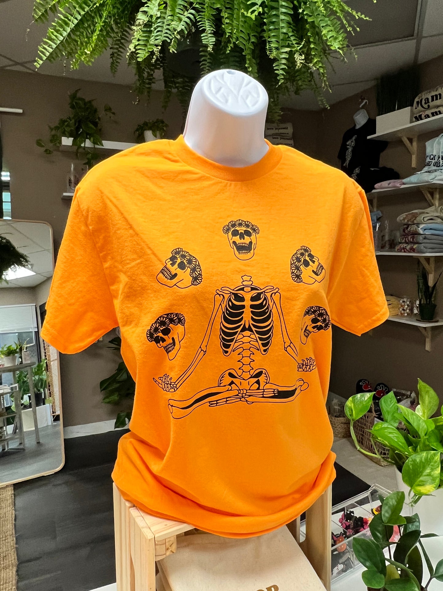 (RTS) SKELLY HEADS TEE