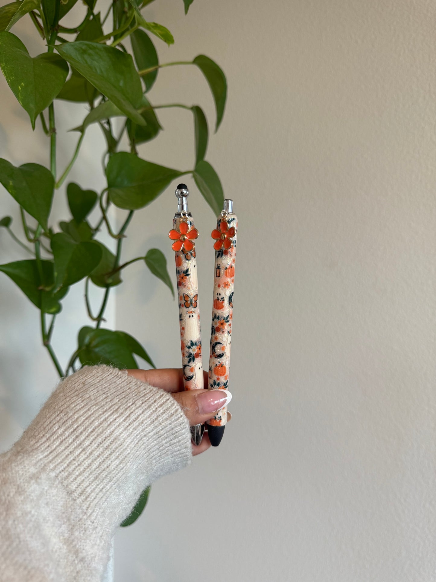 (RTS) WILD FLOWER GHOUL PEN W CHARM