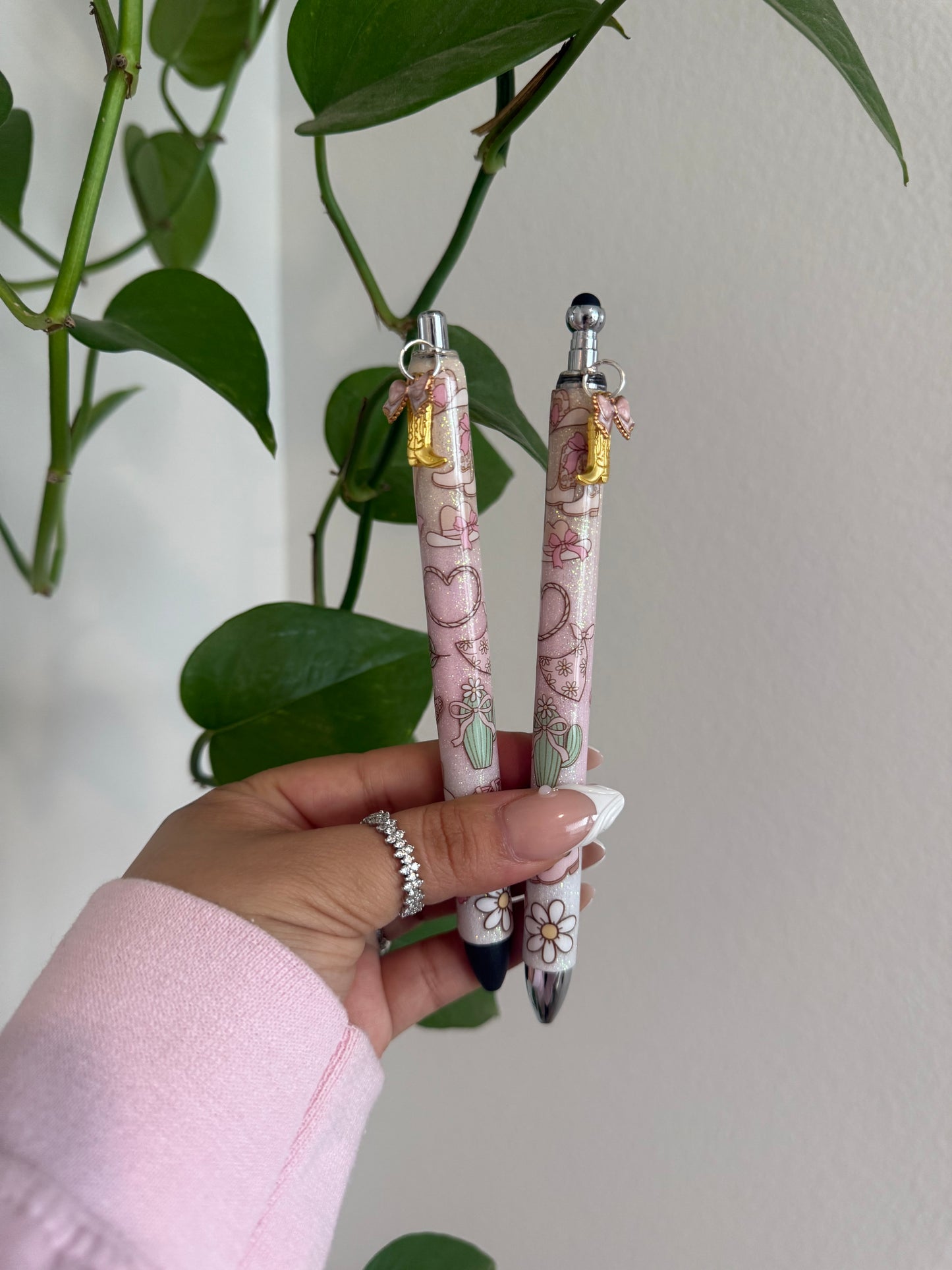 (RTS) COWGIRL VIBES PEN W CHARM