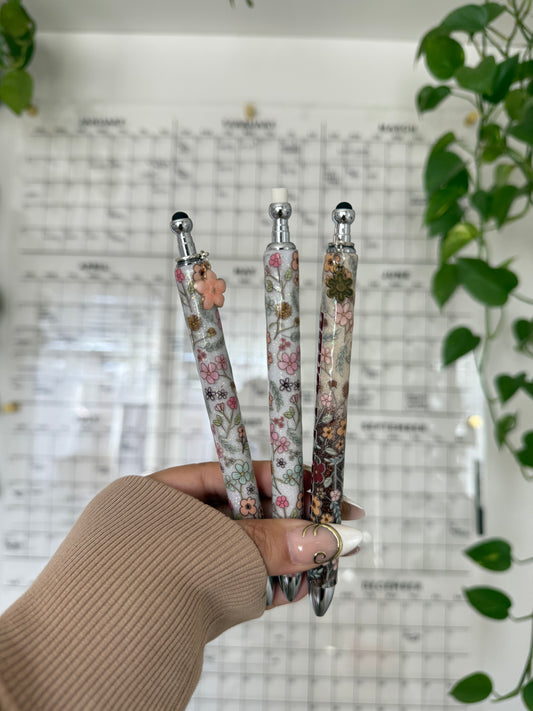 (RTS) KRAFTY PENS W CHARM