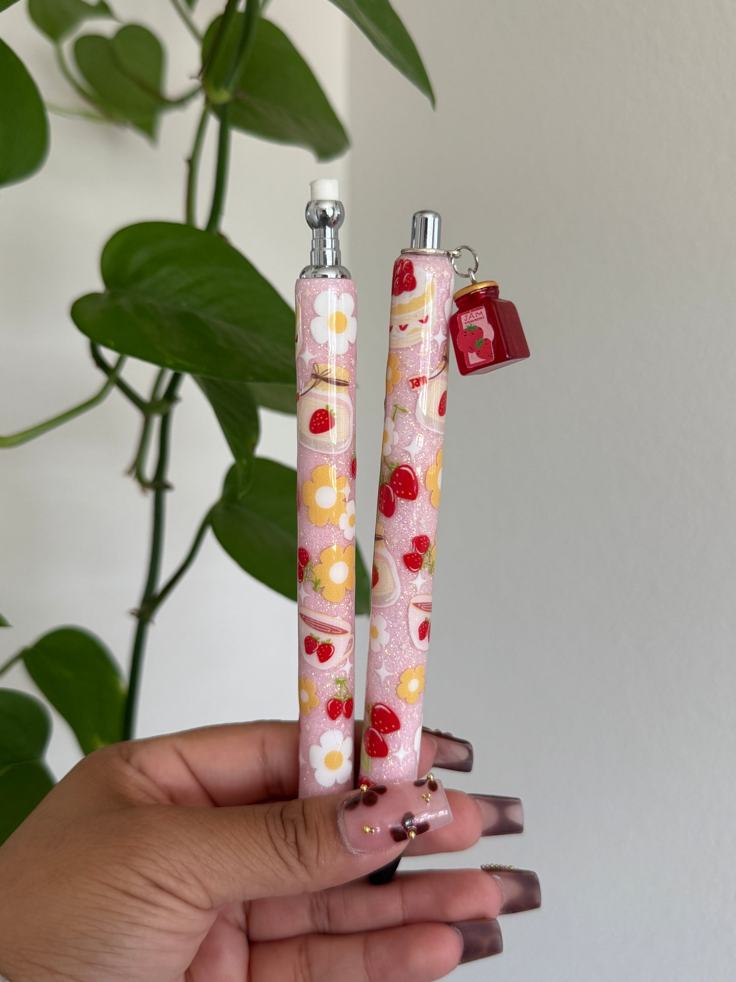 (RTS) STRAWBERRY SHORTCAKE PEN W CHARM