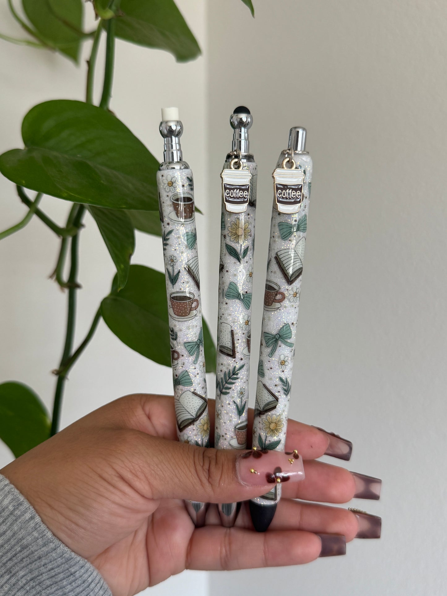 (RTS) LATTE & BOOKS PEN W CHARM