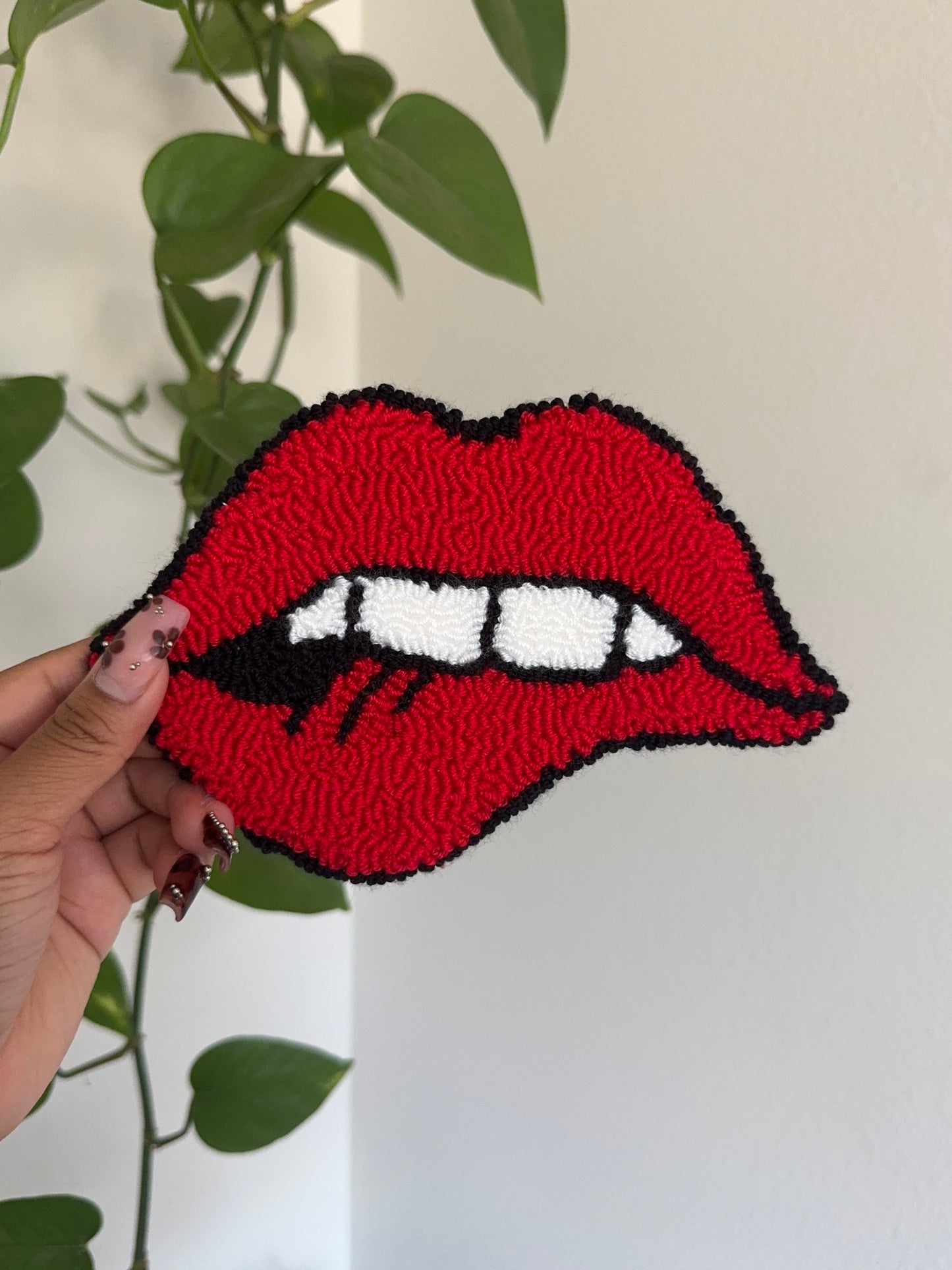 (RTS) RED LIP RUG COASTER