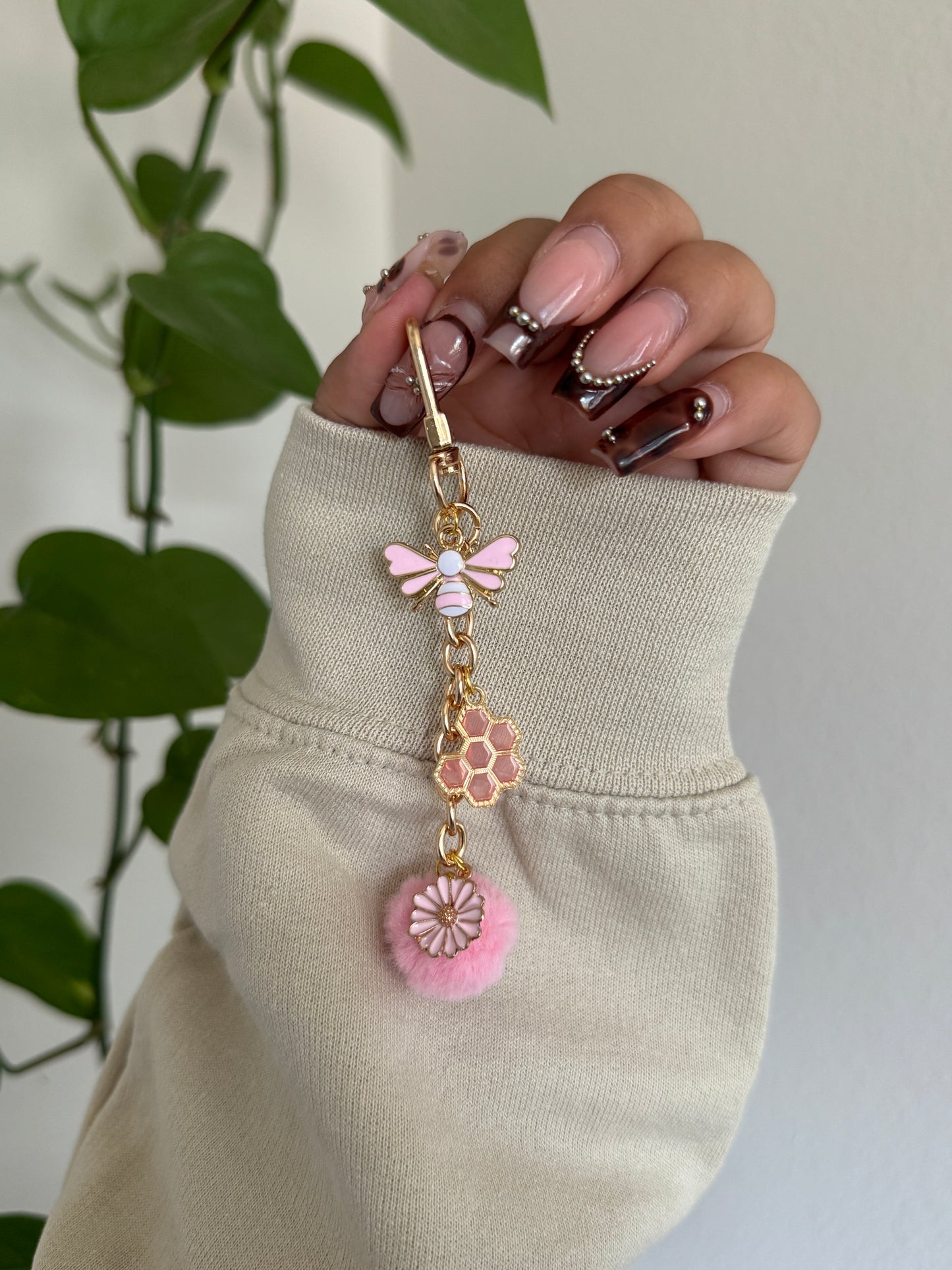 (RTS) BEE CHARM