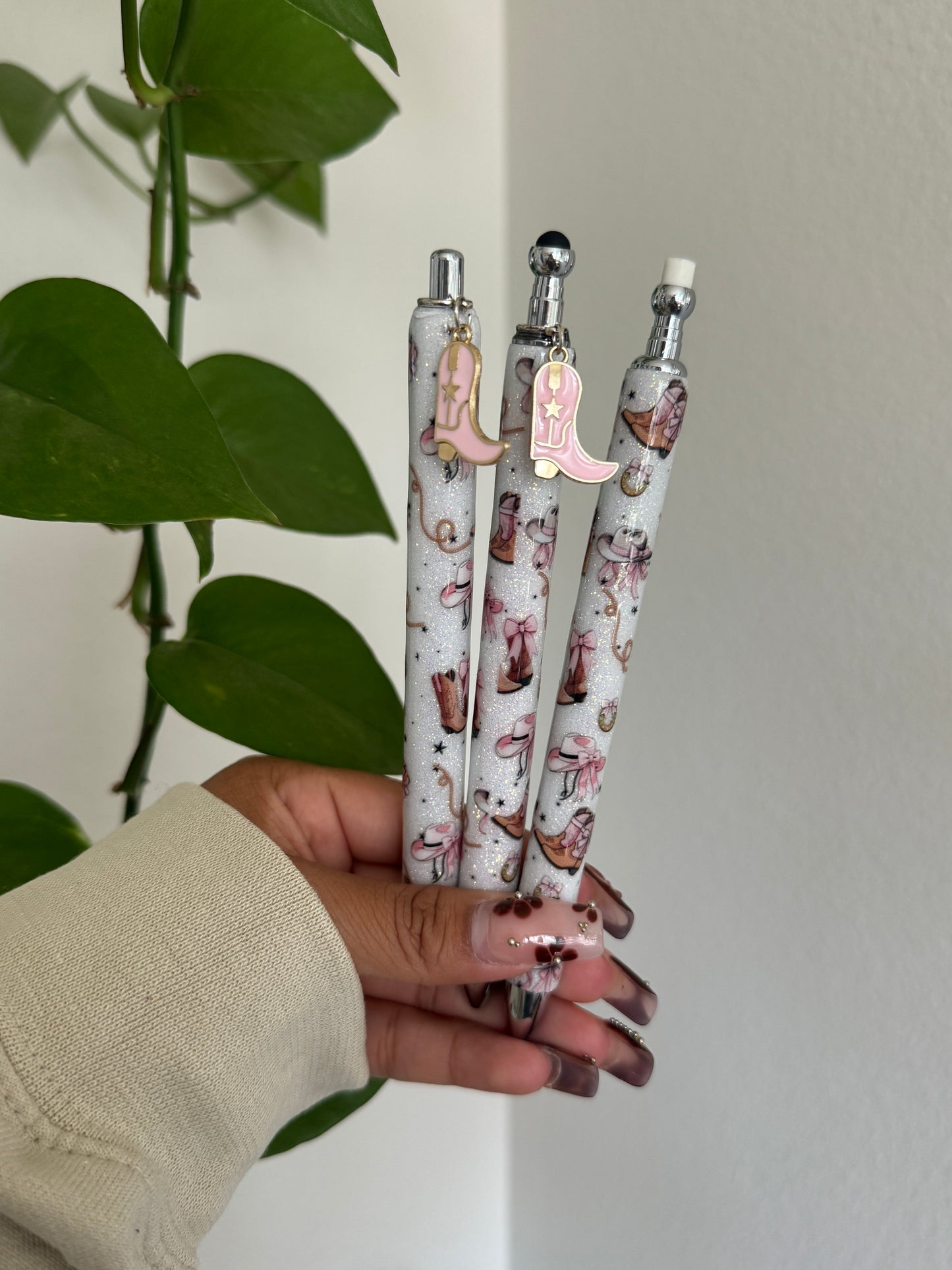 (RTS) PINK COWGIRL BOOT PEN W CHARM