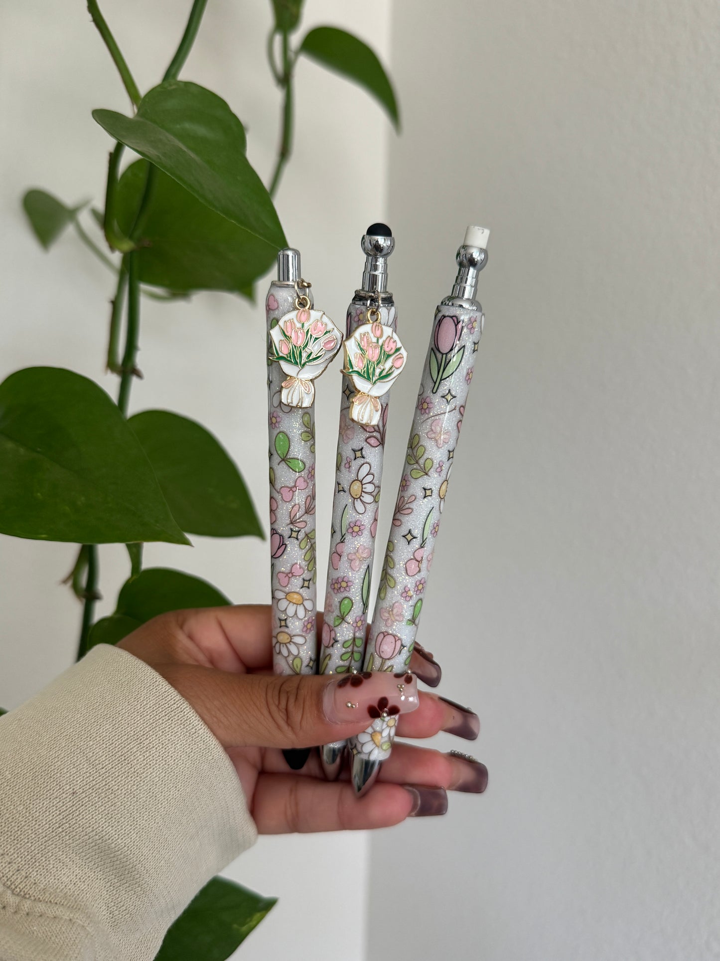 (RTS) TULIP GARDEN PEN W CHARM