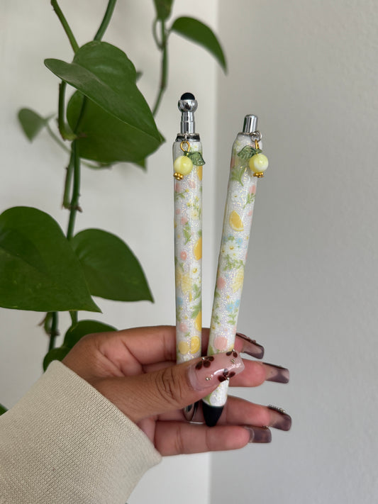 (RTS) LEMON PEN W CHARM